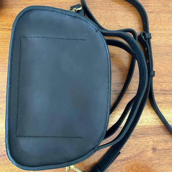 Madewell Black Crossbody Bag with Minimalist Design - Picture 4 of 4